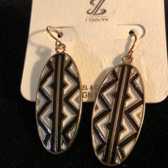 Z Chevron earrings with black white and gold colors - Picture 2 of 4